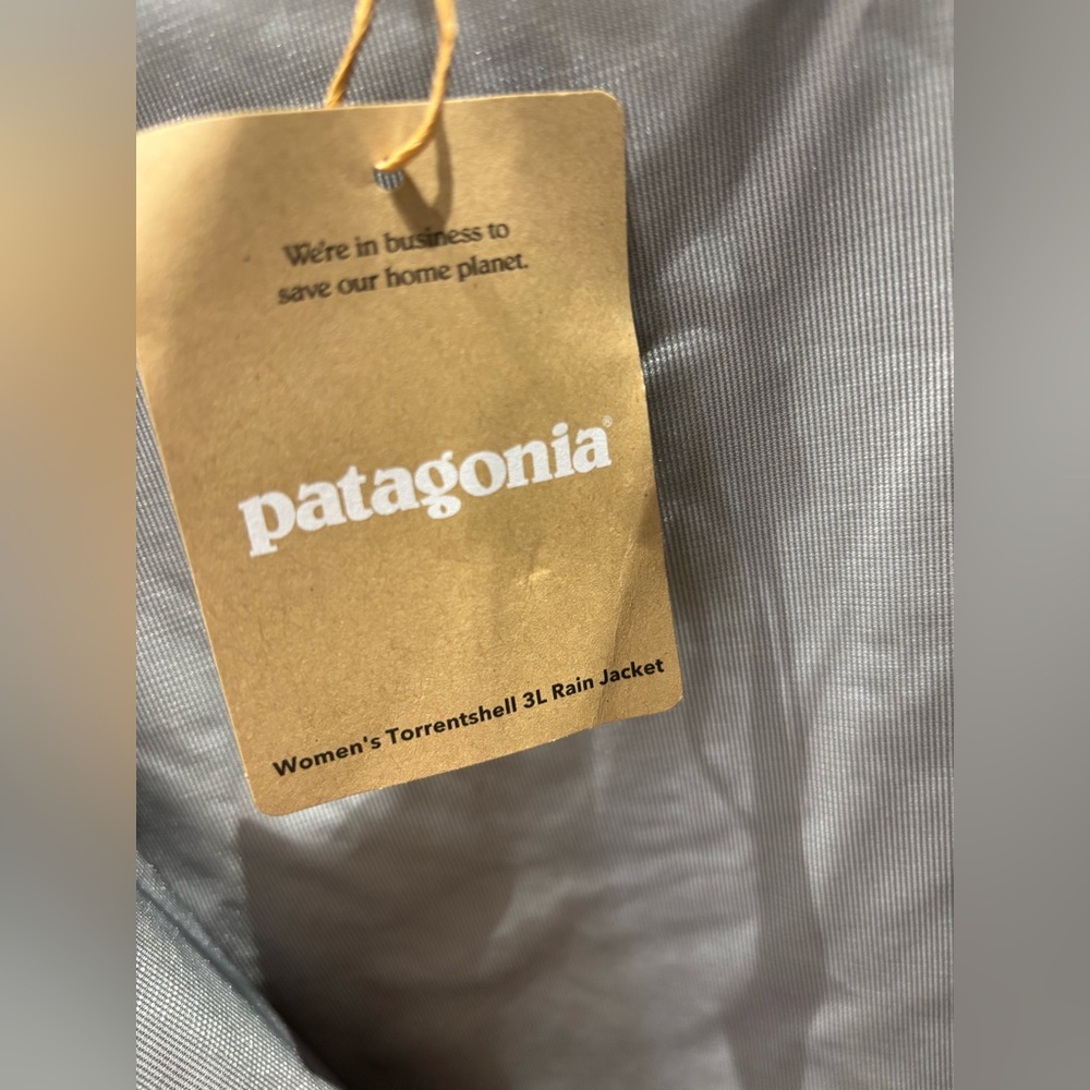 Patagonia Women's Torrentshell 3L Rain Jacket - Picture 4 of 6